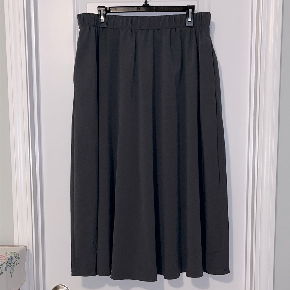 ⚡️ 3 for $30 ⚡️ Emery Rose A-Line Gray Midi Skirt